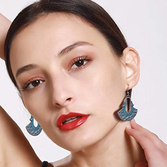 :: Exotic Bohemian Style Dangle Earrings - Picture 5 of 6